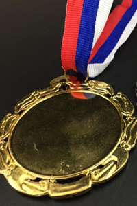 [SY-20H2-01] MEDALLA HOLDER #1 DE ORO 7 CM CON CINTA